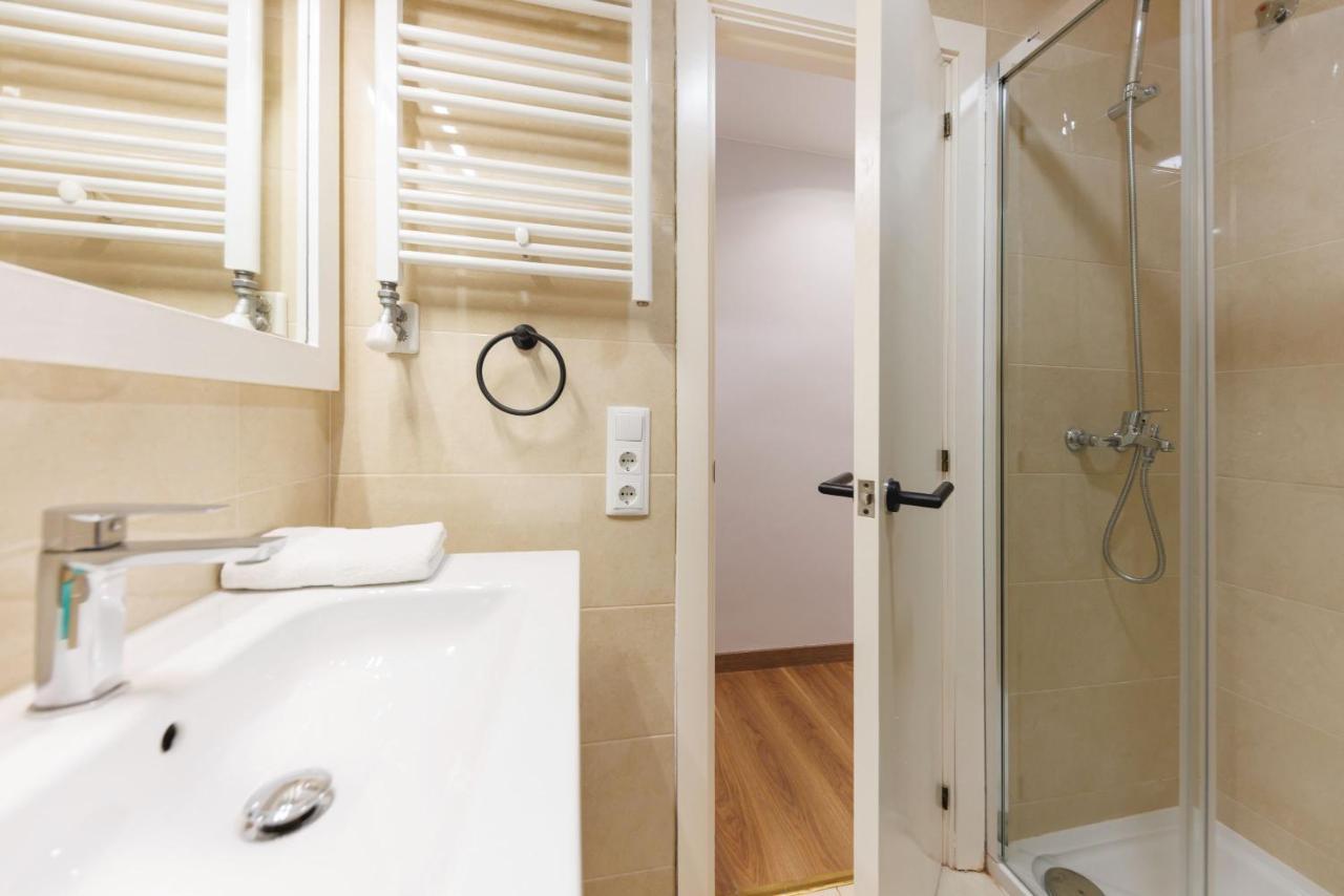 Bravissimo Figuerola, Spacious 3-Bedroom Apartment ジローナ エクステリア 写真