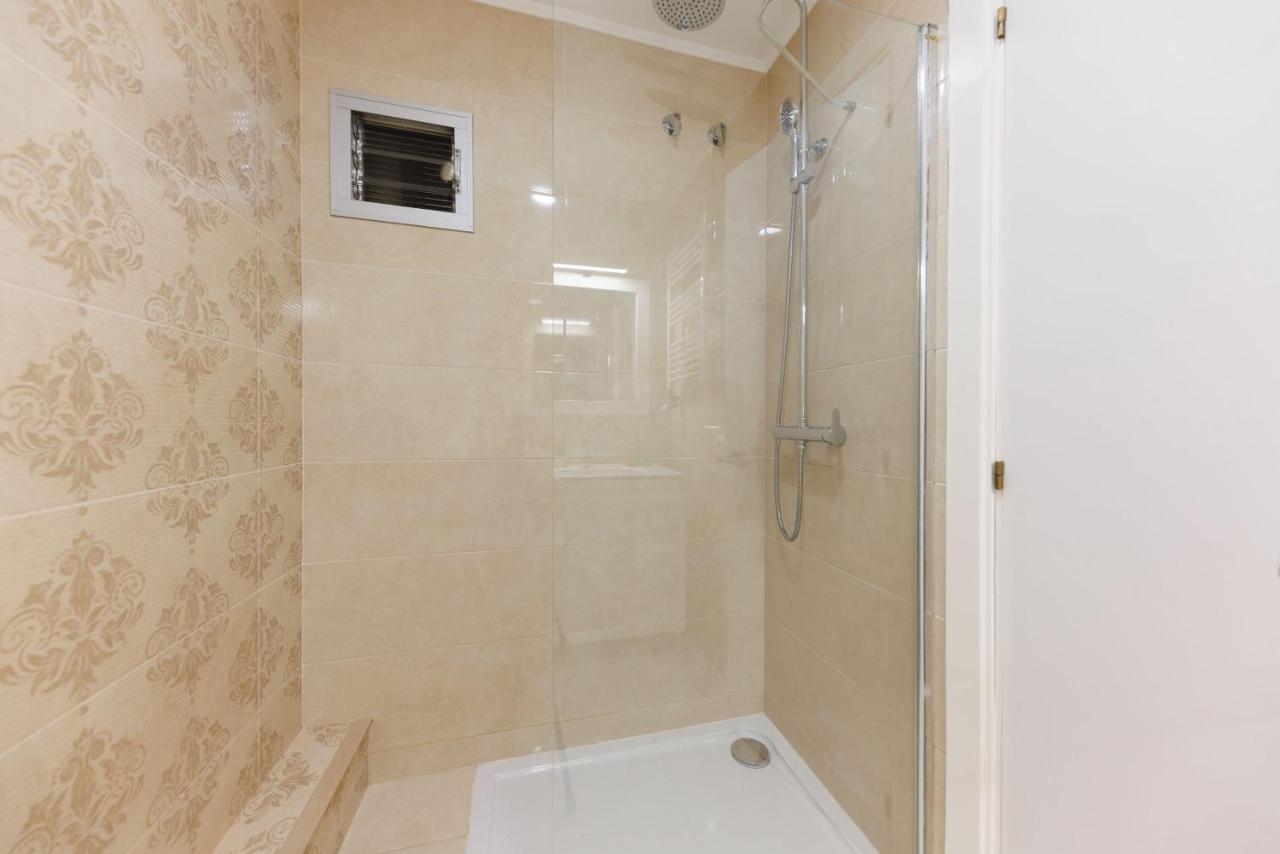 Bravissimo Figuerola, Spacious 3-Bedroom Apartment ジローナ エクステリア 写真