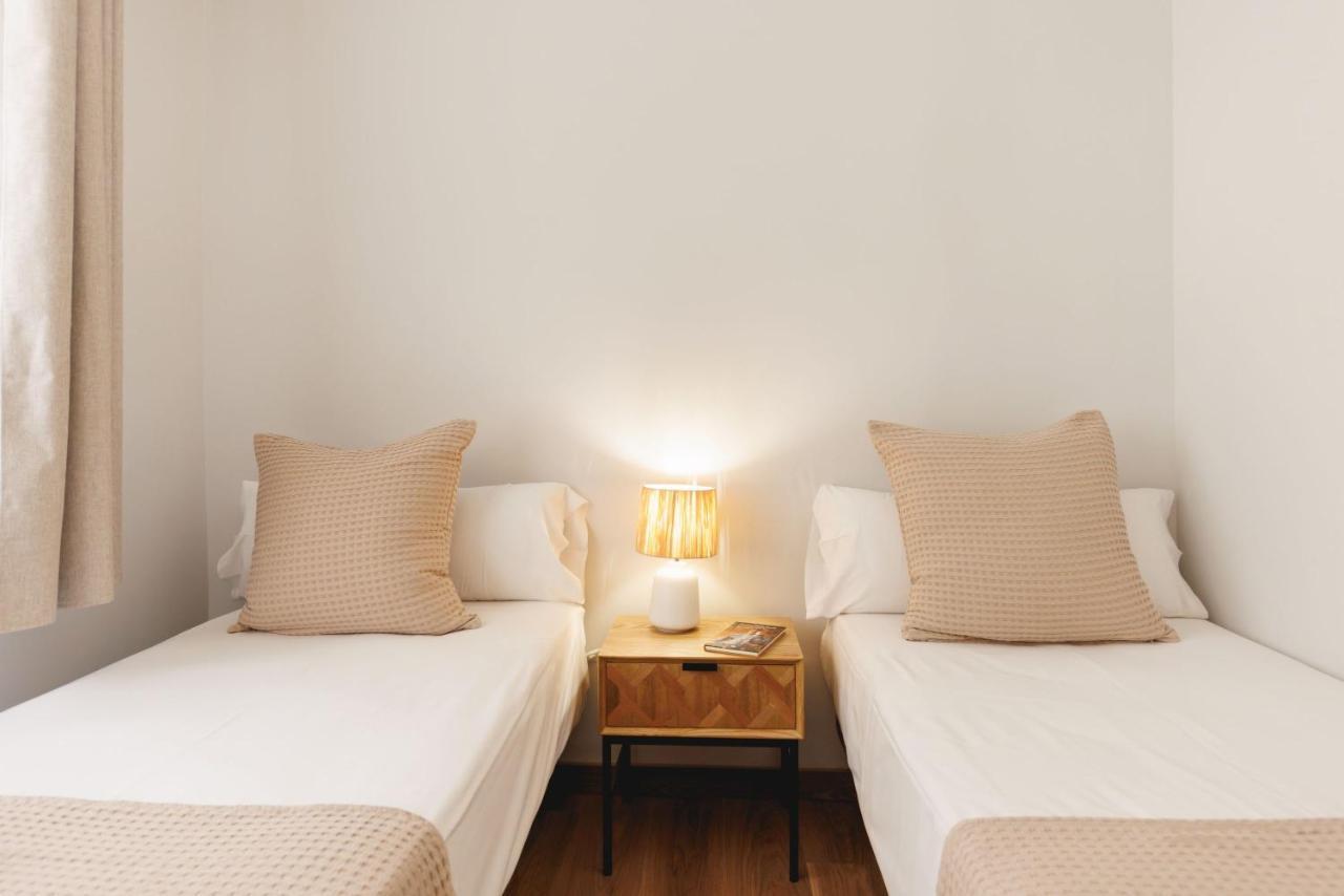 Bravissimo Figuerola, Spacious 3-Bedroom Apartment ジローナ エクステリア 写真